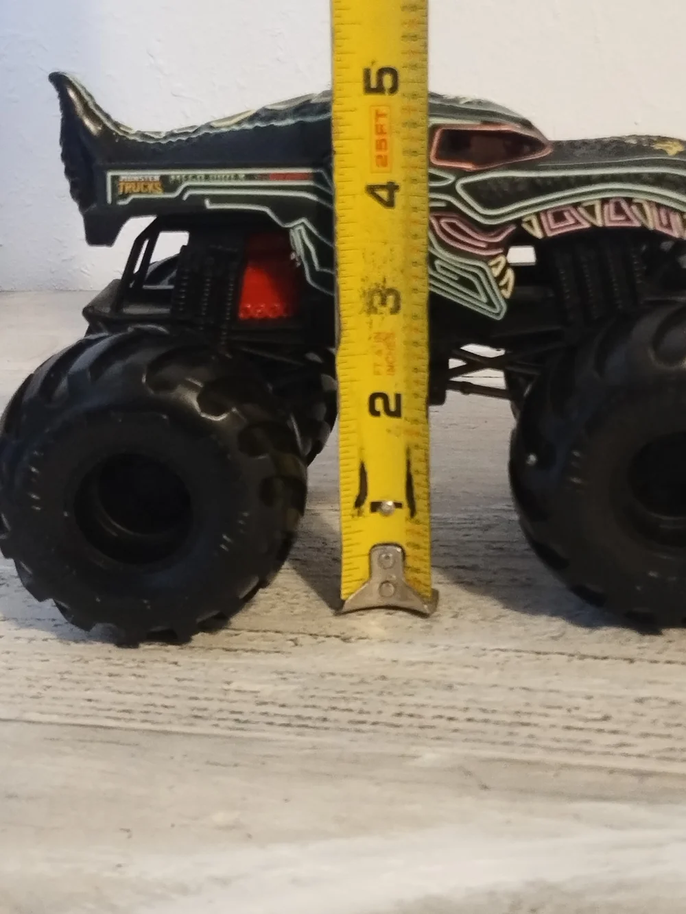 Hot Wheels Monster Jam Trucks Oversized Neon Mega Wrex Hot Wheels Truck 1:24